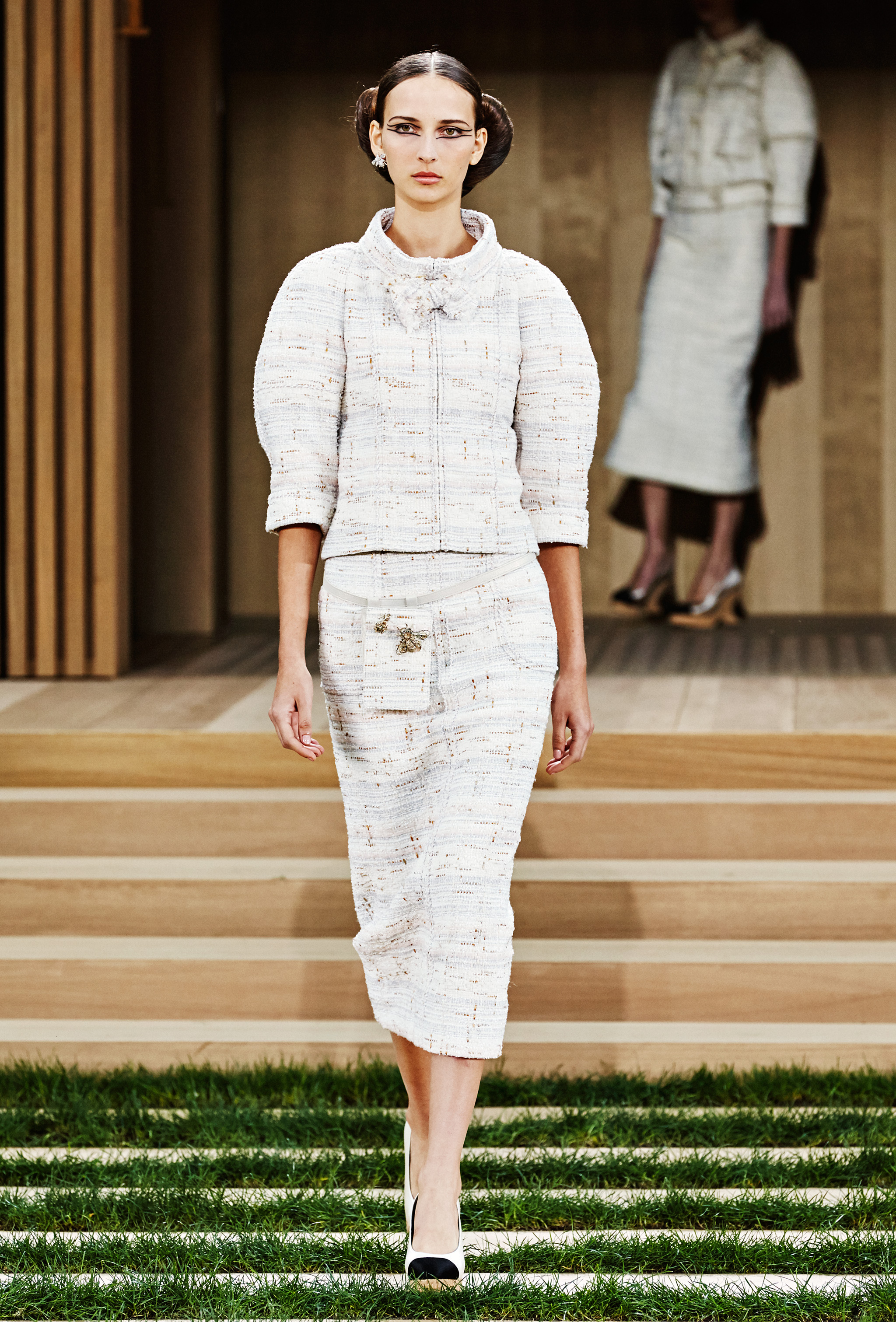 Chanel Haute Couture spring-summer 2016 Show - Evelina KhromtchenkoEvelina  Khromtchenko